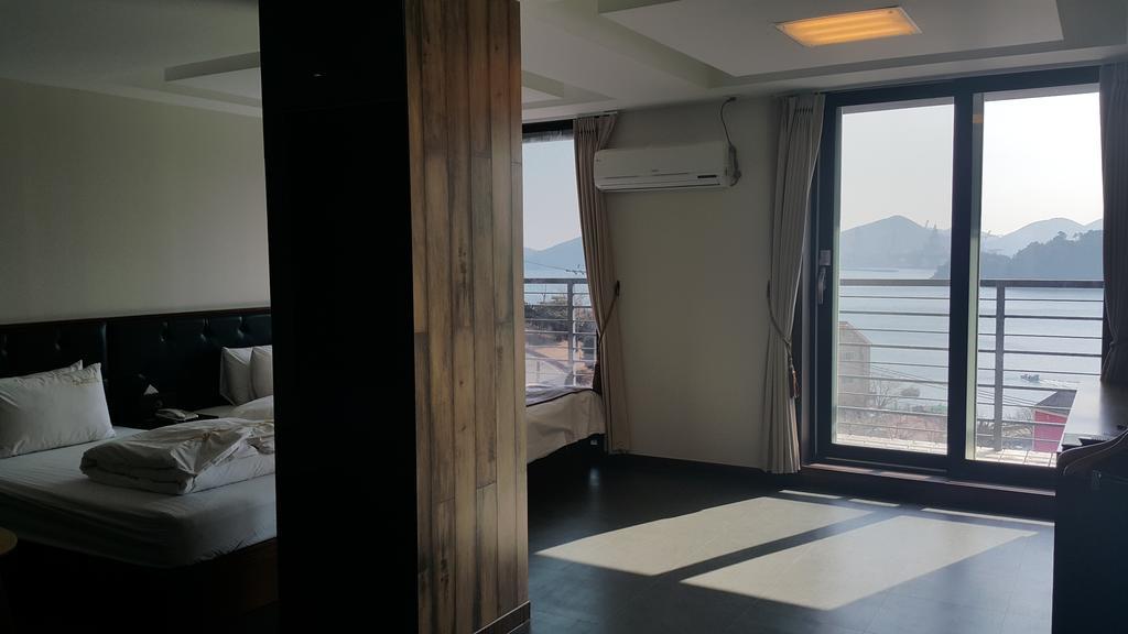 Radiance Tourist Hotel Geoje Eksteriør bilde