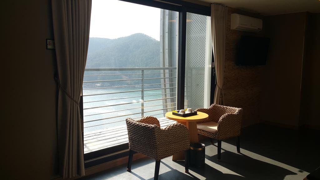 Radiance Tourist Hotel Geoje Eksteriør bilde