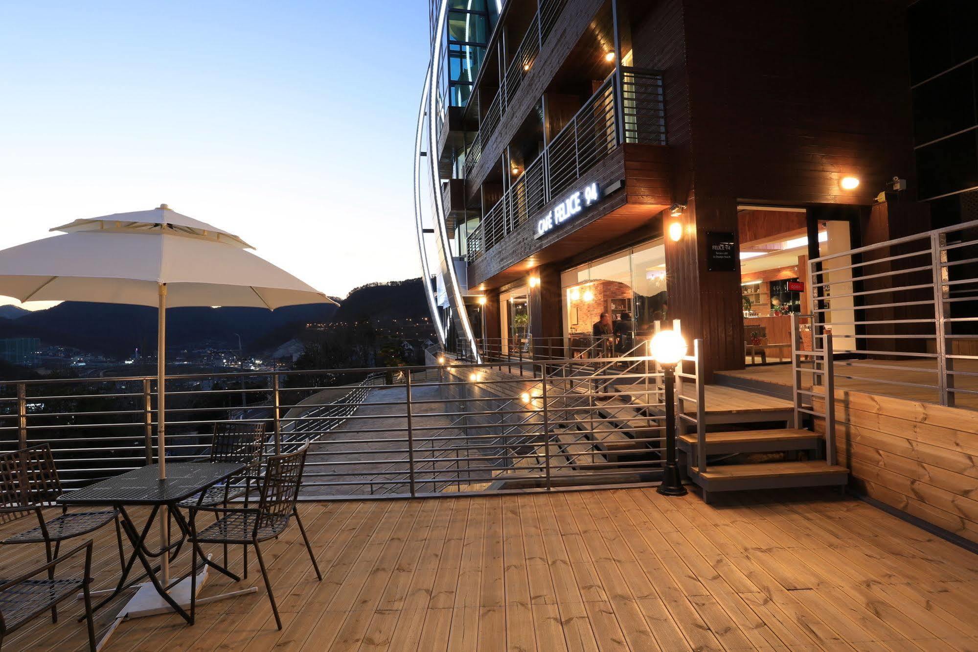 Radiance Tourist Hotel Geoje Eksteriør bilde