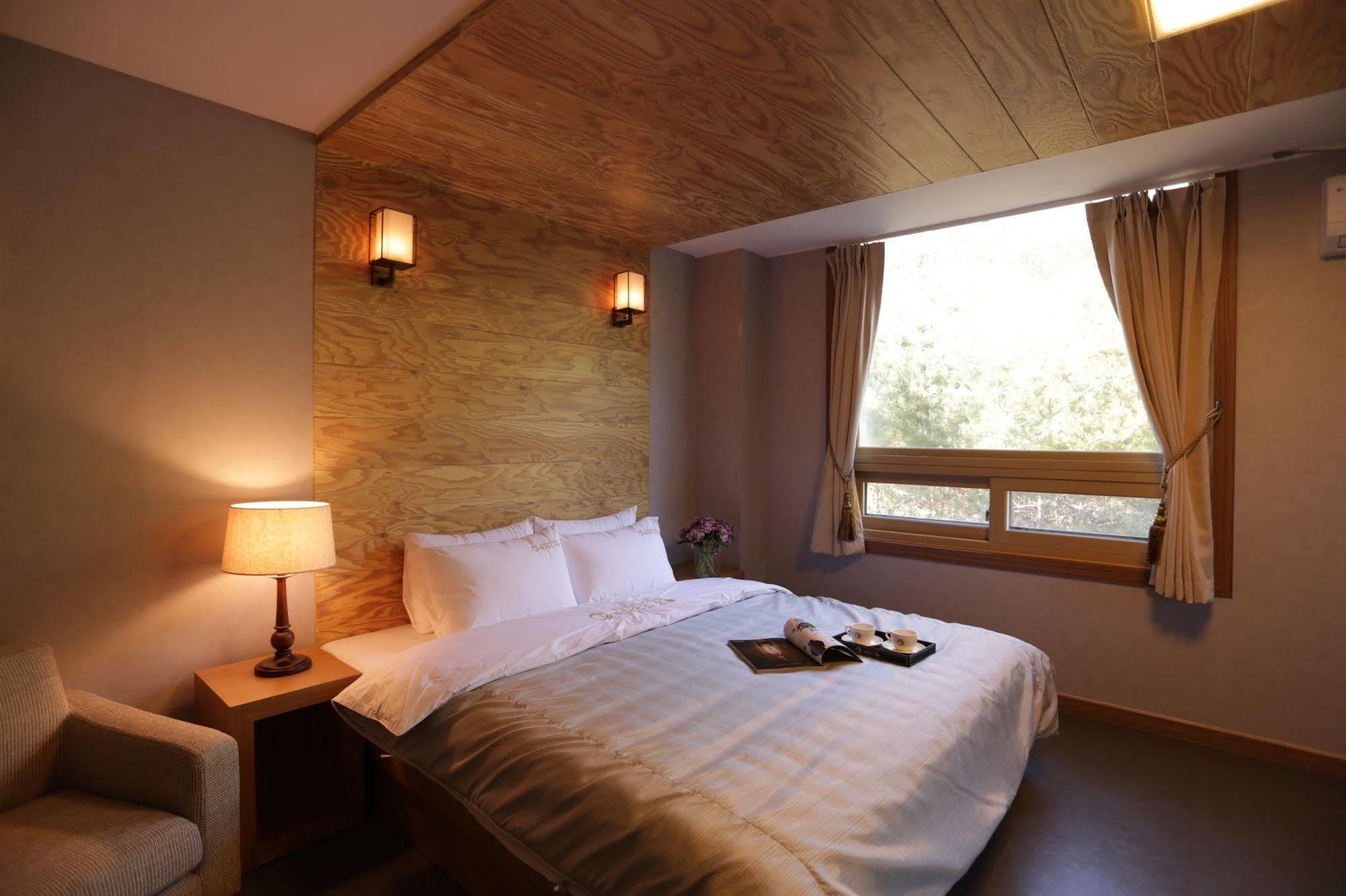 Radiance Tourist Hotel Geoje Eksteriør bilde