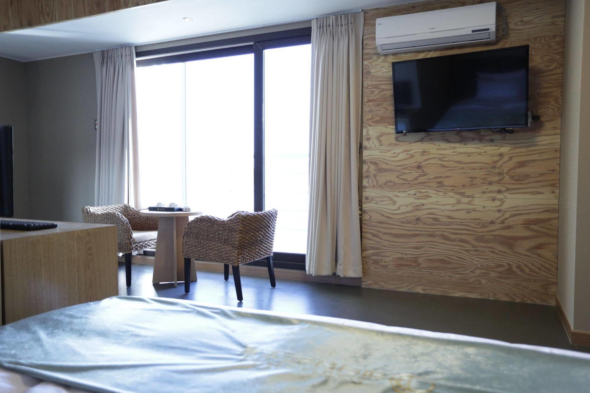 Radiance Tourist Hotel Geoje Eksteriør bilde