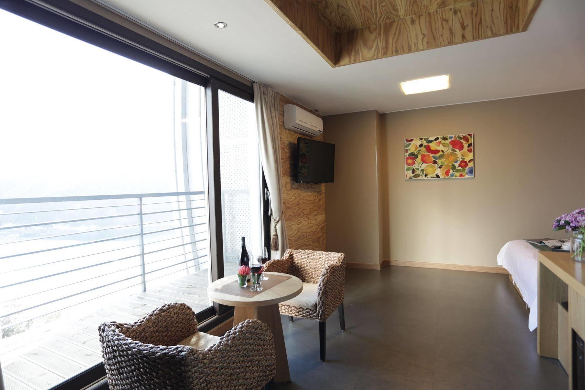 Radiance Tourist Hotel Geoje Eksteriør bilde