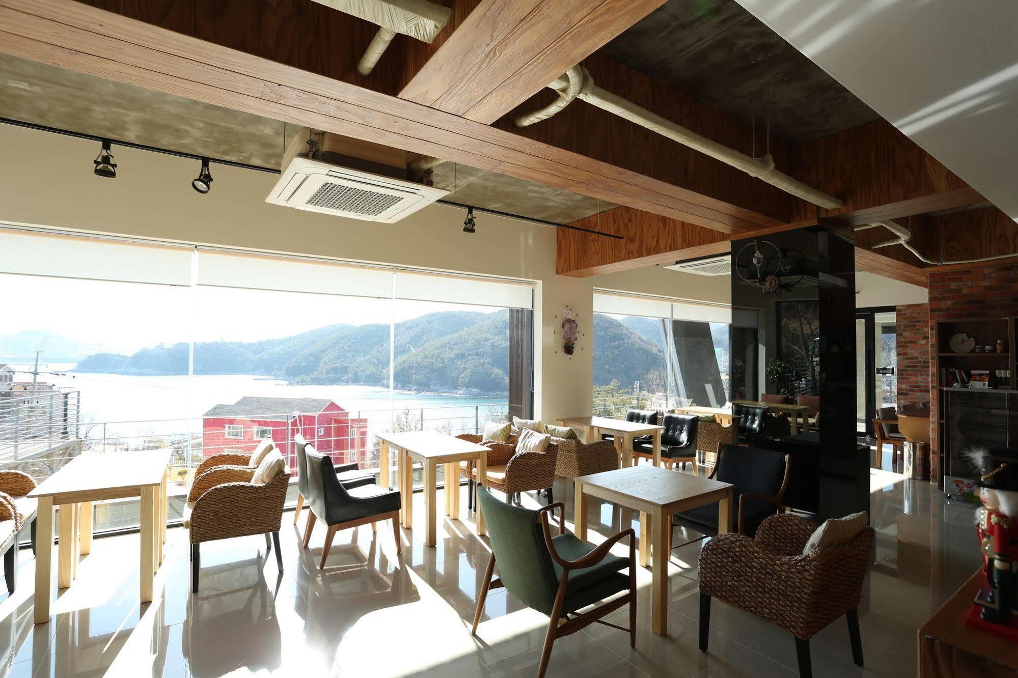 Radiance Tourist Hotel Geoje Eksteriør bilde