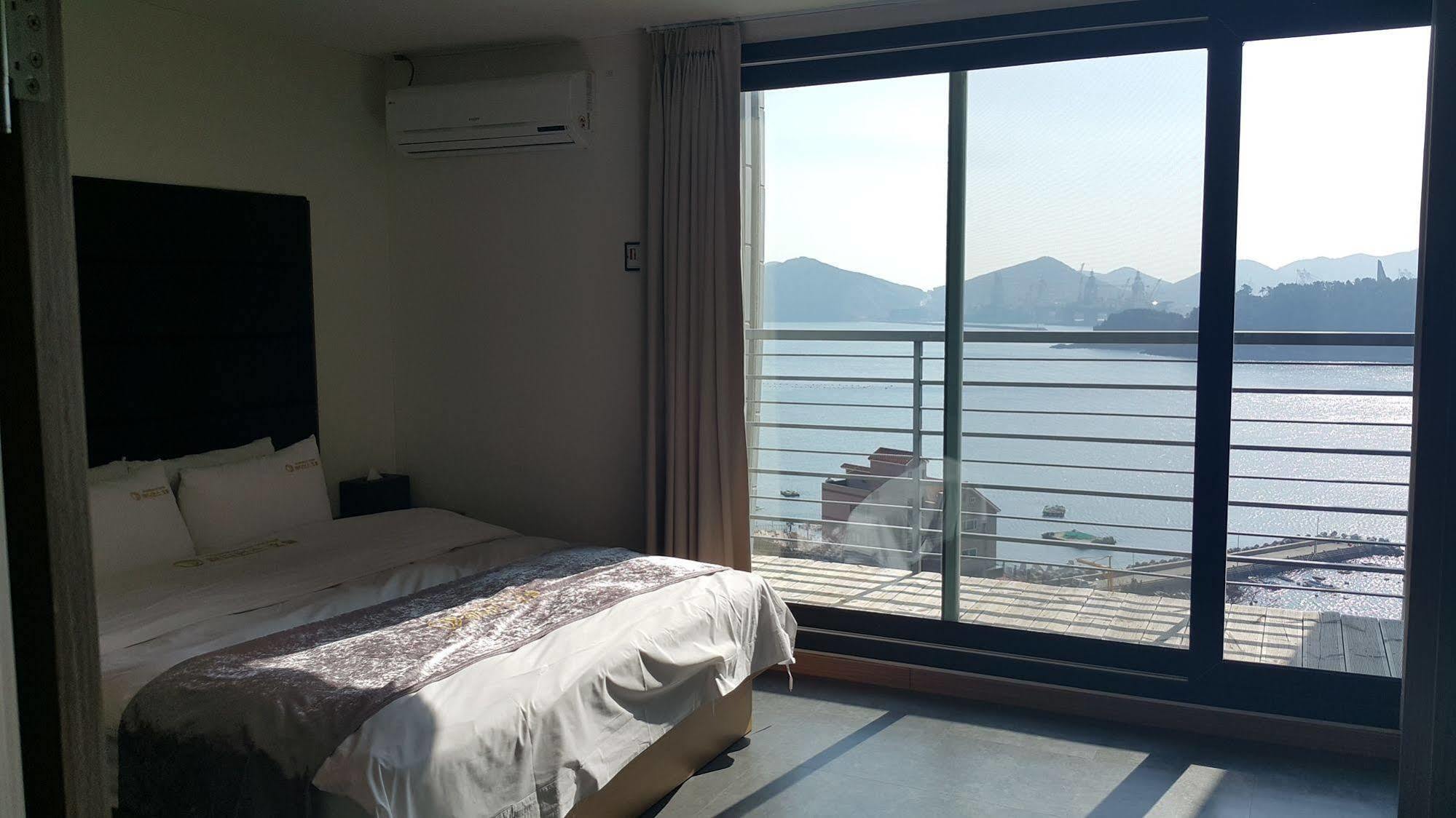 Radiance Tourist Hotel Geoje Eksteriør bilde