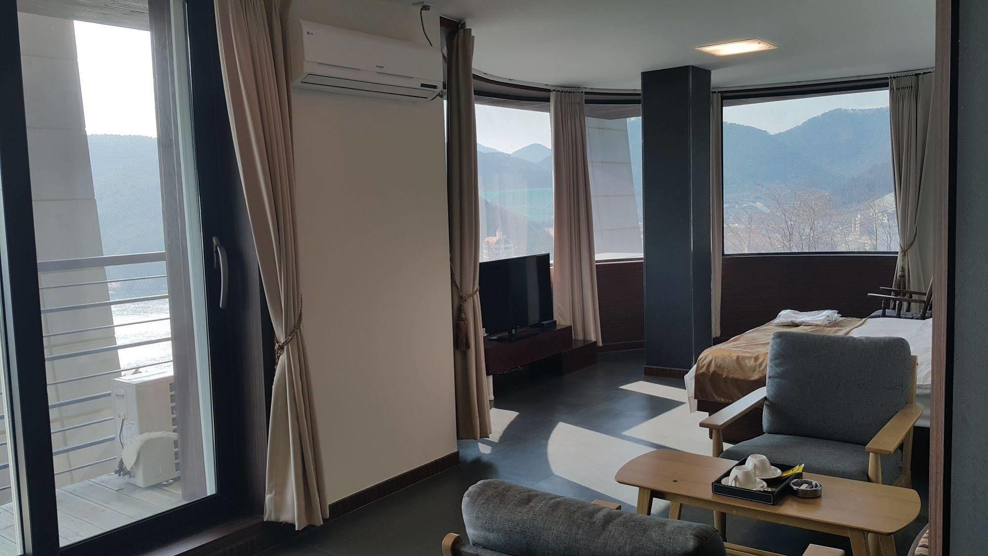 Radiance Tourist Hotel Geoje Eksteriør bilde